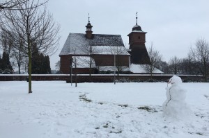 Sněhulák v parku před úřadem