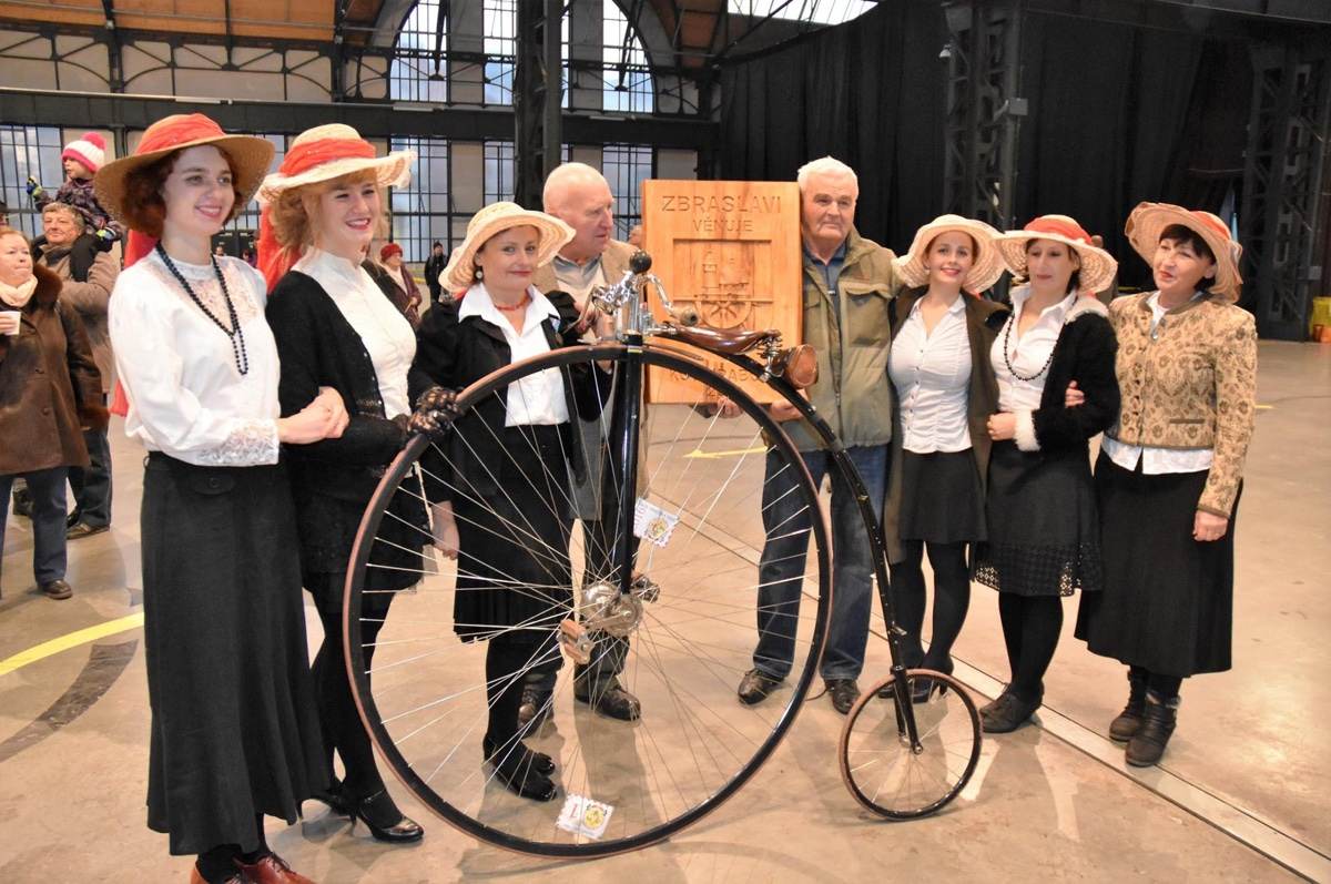 Velocipedisté závodili na velodromu v Brně