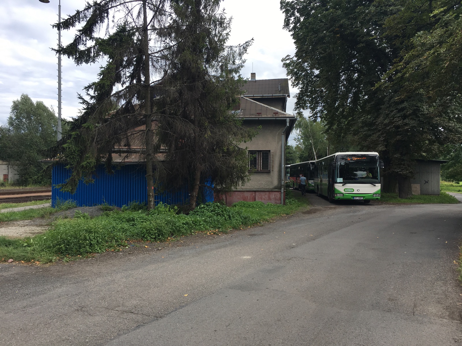 Z trati do Frýdku-Místku zmizí nádražní budovy ve Vratimově a v Paskově