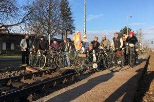 Velocipedisté po převzetí Betlémského světla