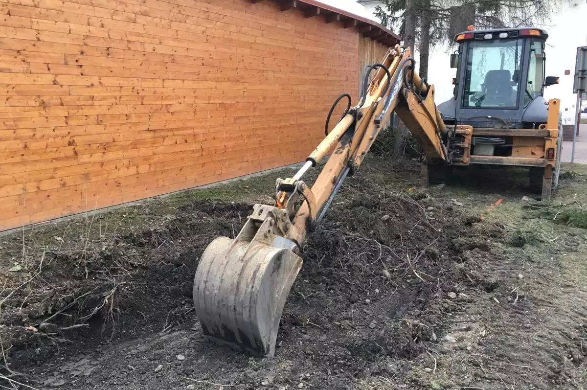 Našim hasičům se rozšiřuje parkoviště o manipulační plochu