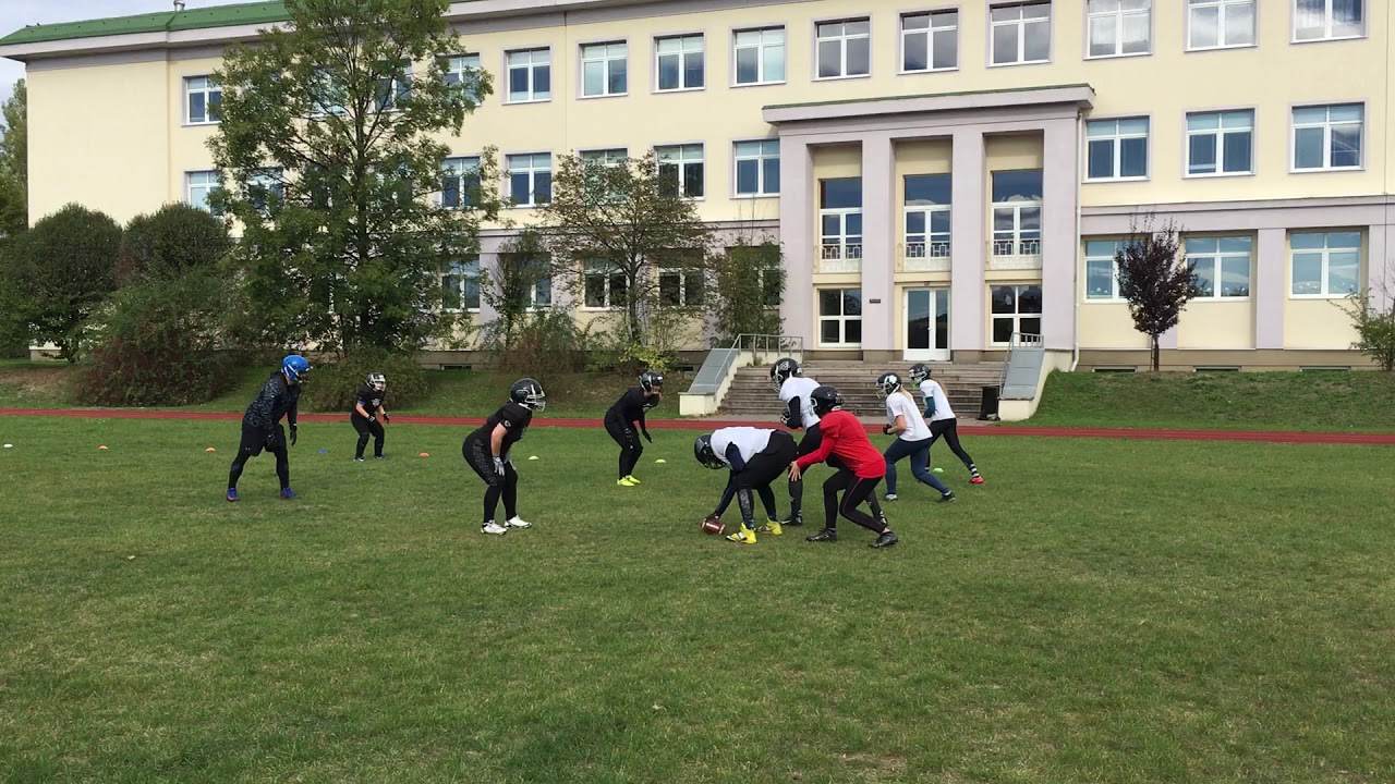 (FOTO a VIDEO) Holky ze Steelers trénovaly na hřišti za základní školou