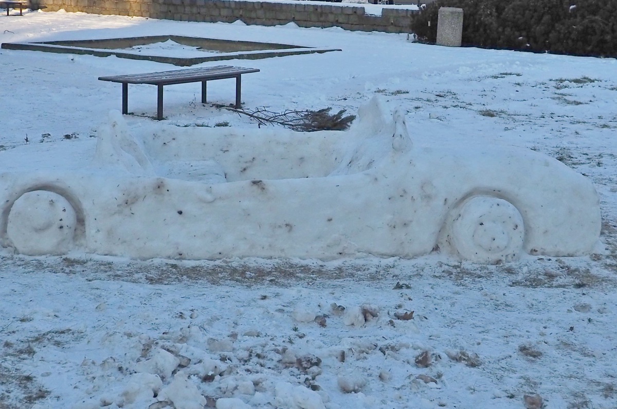 (FOTO) Socha ze sněhu a ledu v Hrabové