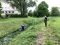 (FOTO) Odborná firma pokosila trávu v Šídloveckém potoce