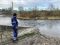 (FOTO) Povodí Odry odstraňuje v korytě řeky Ostravice obří nános i vrbinu