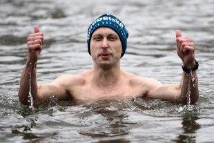 (FOTO) Otužilci u splavu