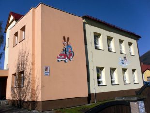 Občanka Hrabové: Bude fasádu hrabovské školky zdobit obrázek?