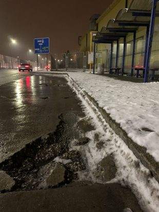 (FOTO) Podnět: Zastávka u Makra je v žalostném stavu