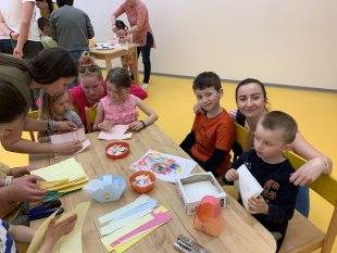 (FOTO) Velikonoční dílničky v mateřské školce Klubíčko zabavily děti i rodiče