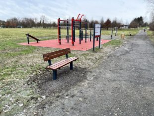 (FOTO) Workoutové hřiště: Firma upravila výšku laviček