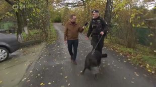 (VIDEO) Česká televize: Policisté kontrolují chaty