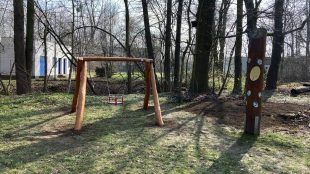 Zelená Hrabová: Nová houpačka v lesním parku Hrabovjanka