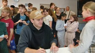 (VIDEO) Kolik vyděláváte? Dobeš se na besedě ZŠ Hrabová bavil a dostal meloun