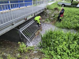 (FOTO) Hrabová: Riziková místa hlídají komunální služby od časného rána