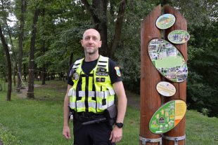 Poznejte své okrskáře: Strážníci, kteří znají Hrabovou do detailu