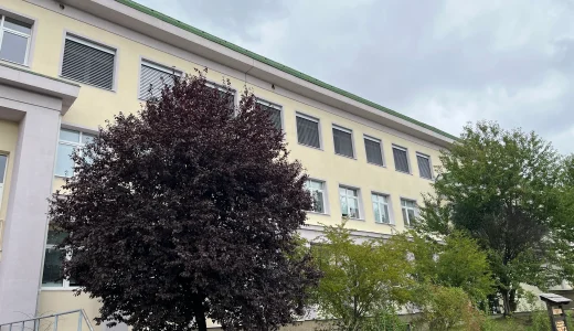 (FOTO) Zastínění oken v nejvyšším patře školy