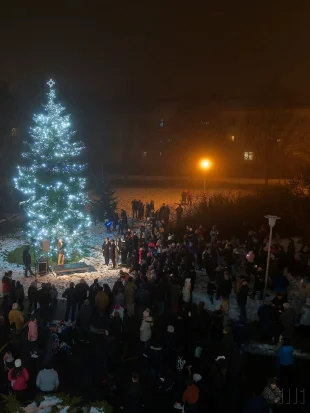 (FOTO) Ohlédnutí za rozsvícení stromu v Hrabové